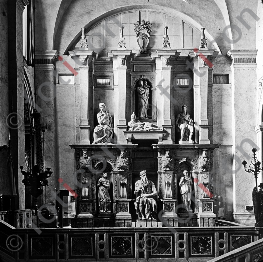 Grabmal Julius II. | Tomb of Julius II - Foto foticon-simon-037-031-sw.jpg | foticon.de - Bilddatenbank für Motive aus Geschichte und Kultur